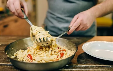 Venice Cooking Class in Mestre Pasta and Tiramisu Wine