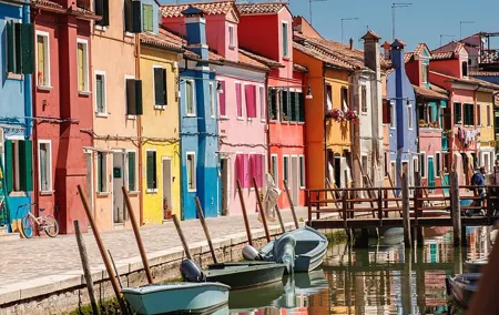 Enjoy an unforgettable tour of Murano, Burano and Torcello.