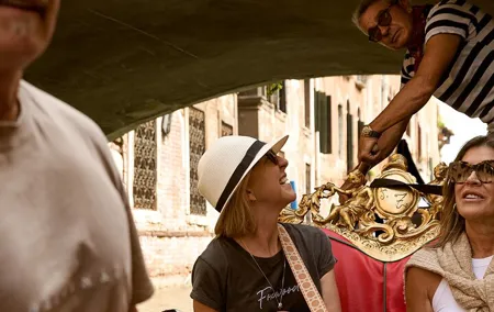 Venice Art Walking Tour with Gondola Ride