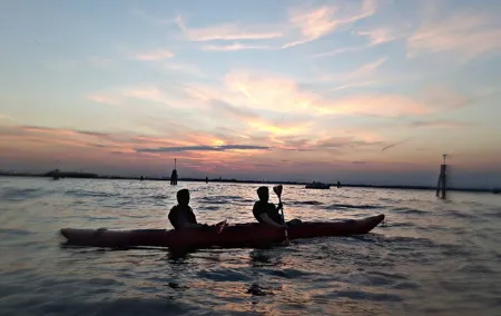 2 Hour Night Kayak Tour in Venice, premium experience with sunset