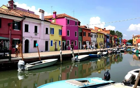 Half-Day Motorboat Cruise to Venice Lagoon Islands Murano and Burano
