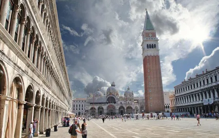 Venice Saint Mark's Basilica and Gondola Tour in the Morning