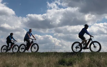 COUNTRY BIKE TOUR TO UNETICE BREWERY. Bike / e-Bike tour