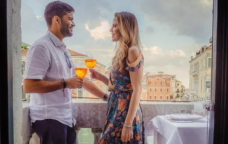 Gondola Ride and Aperitif in a Venetian Palace