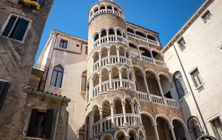 Venice: Hidden Gems Walking Tour with a Local Guide
