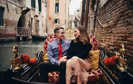 Private Photo Shoot in Venice with Gondola Ride Included
