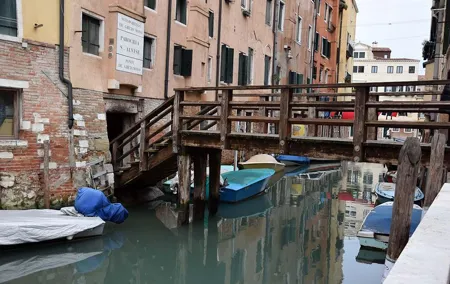 Venice: Jewish Ghetto Walking Tour with Synagogues Visit