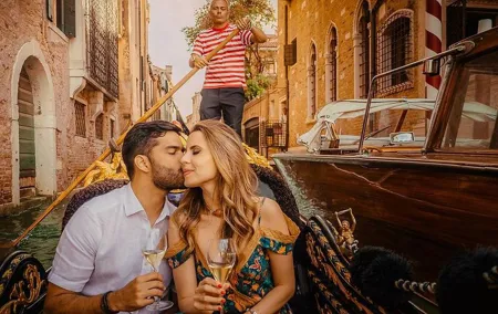 Private Photo Shoot in Venice with Gondola Ride