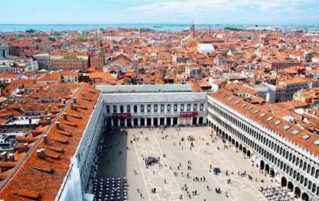 Saint Marks Basilica, Doge's Palace and Gondola tour in Venice