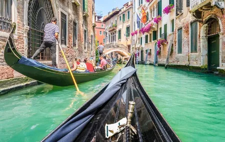 Morning Magic: Venice City Walk and Gondola Tour