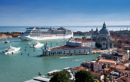 Venice Shared Departure Transfer: Central Venice to Marittima Cruise Port
