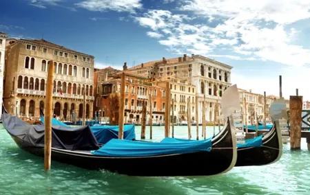 Venice: 2 Hours Morning Walk Tour with Gondola Glide