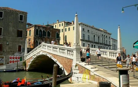 Guided Tour of the Jewish Ghetto in Venice with Cannaregio & Synagogues Visit