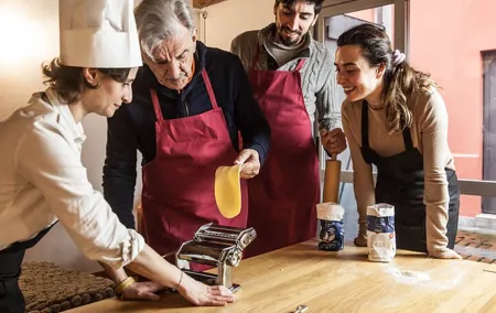 3 Hour Cooking Class: Homemade Pasta and Tiramisu in Venice