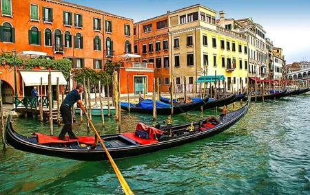 Morning City Walking and Gondola Ride Tour in Venice