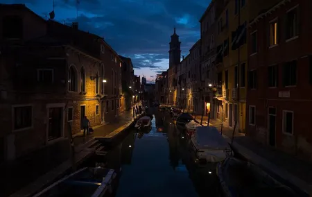 Venice Ghostly Legends Explore on Foot