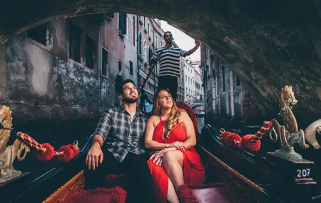 Marriage Proposal Photographer in a Gondola