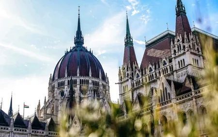 Private Transfer from Venice to Budapest with 2h Sightseeing