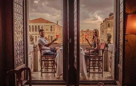 Gondola and Dinner with Wine in a Venetian Palace