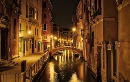 Venice Night Secrets Guided Tour from St Mark to Rialto Bridge
