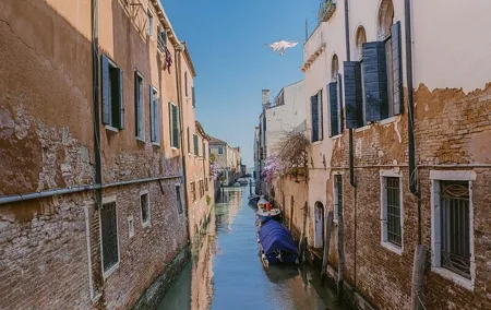 Discover Cannaregio district and the jewish ghetto