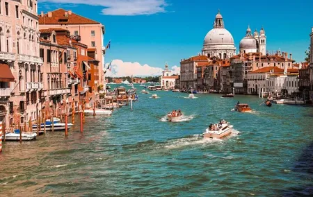 Morning Venice Walking Tour with Gondola Ride