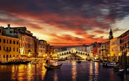 Experience Venice Like a Local on a Guided Small Group Walking Tour By Night