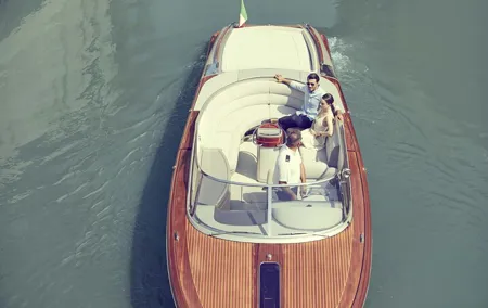 Riva Aquariva 33, an half day experience in Venice