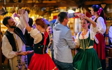 Folklore Dinner with Unlimited Drinks 4course Menu