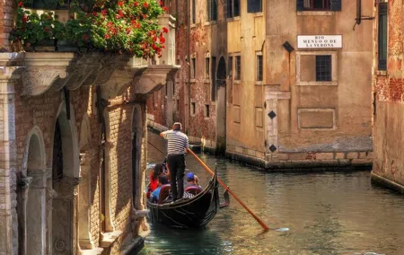 Public Tour: Gondola & Doge's Palace