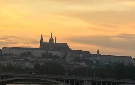 Walk Tour Prague Castle by Czechoslovak 3€ + Tip, kids free