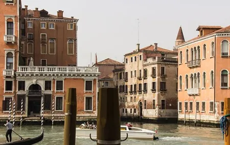 Tour on the Trails of Commissario Brunetti in Venice