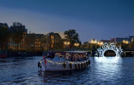 Amsterdam: Luxury Light Festival Cruise Unlimited Drinks Included