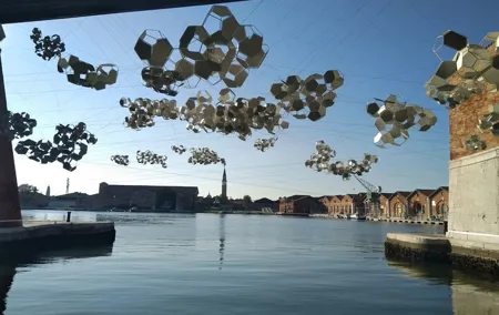 Private tour Biennale 2025: Intelligens, natural, artificial