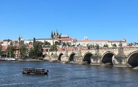 Prague city + Charles Bridge and Campa island 3€ + Tip, kids free