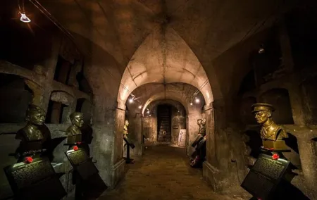 Walking Tour New Town of Prague, WWII & Communism (Tip-based)
