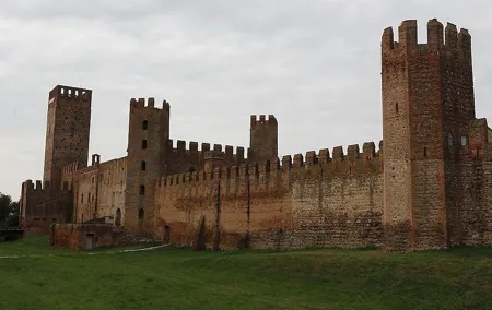 Medieval castles walled towns, Renaissance villas, ceramic, south Euganean Hills