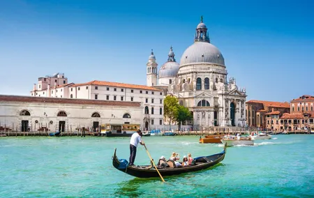 Saint Mark's Basilica Guided Tour with Gondola Ride in Venice