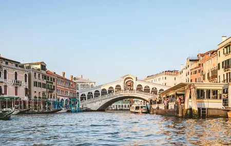 ANGLE - Photo Session in Venice With Local Photographer