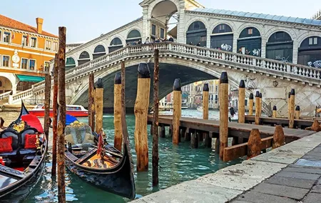 Cicchetti and Wine Tasting Tour in Venice