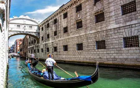 Public Tour: An Ancient Stroll around Venetian Canals