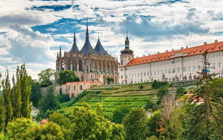 Private transfer from Prague to Budapest with a Sightseeing stop in Kutna Hora