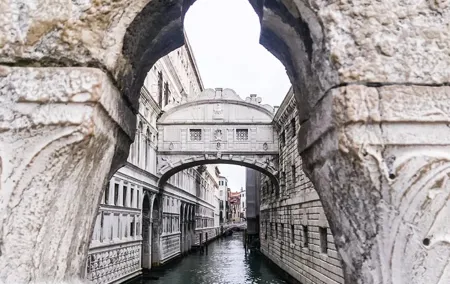 Venice Highlights : walking tour 2 hours and boat tour to Murano