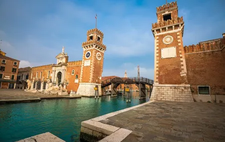 Let's Find Out Animals! Venice walking game tours for Kids and Families