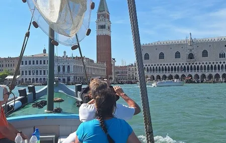 Exclusive Venice Experience:Private Tour on Classic Bragozzo Boat