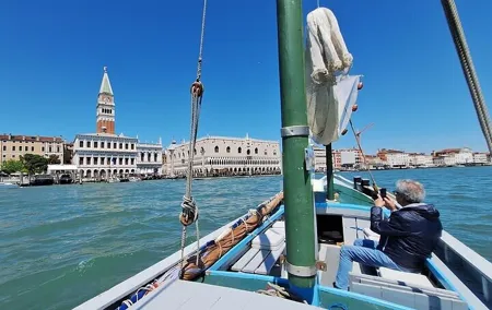 Classic Venetian Boat Tour to Explore the Lagoon and Islands