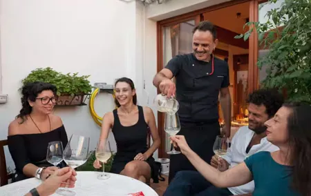 Venice: 3-Course Dinner in a Local Home with Wine and Murano Gift