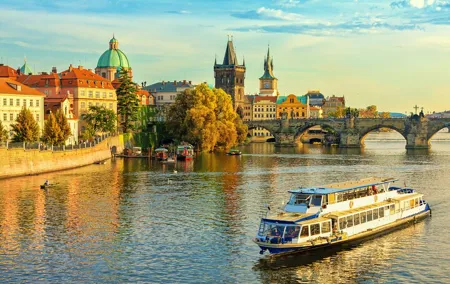 Prague's Old Town Private Guided Tour with Boat Cruise