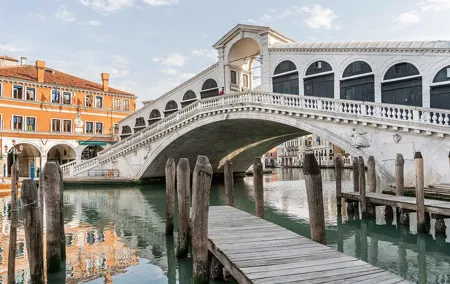 Guided Wine and Cicchetti Tour through Venice