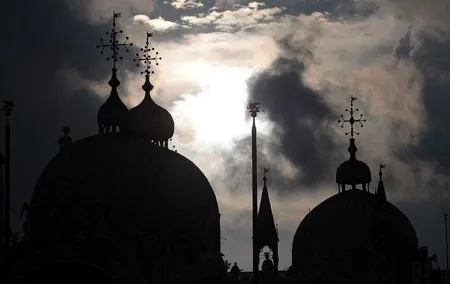 The sacred meets the prophane (free tour to Murano included) - PRIVATE